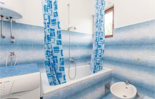 Four-bedroom Apartment In Turanj
