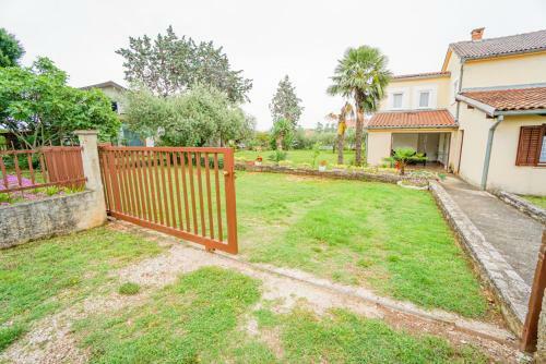 Hostal Apartments Maslina
