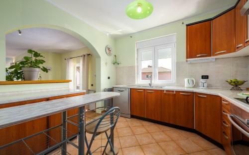 Iva House With Apartment