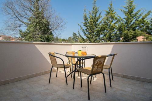 Apartment Bruneta With Sea View