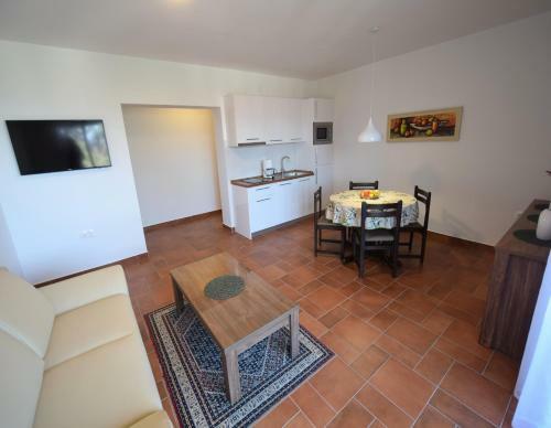 Hostal Apartments Vukas