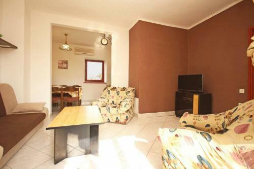 Holiday House With Spacious Garden And Pool