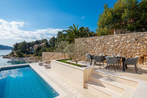 Beachfront Villa Grain Of Salt With Pool