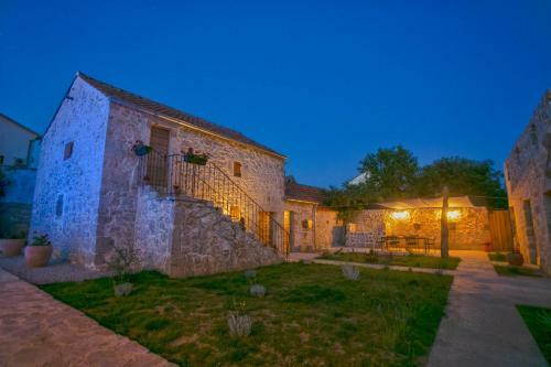 Heritage House With Heated Pool Vrime