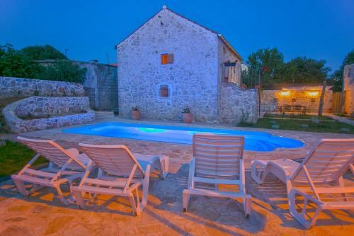Heritage House With Heated Pool Vrime