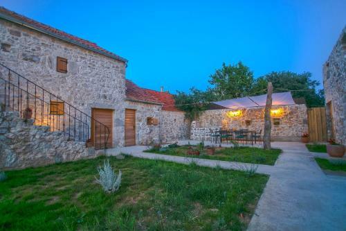 Heritage House With Heated Pool Vrime