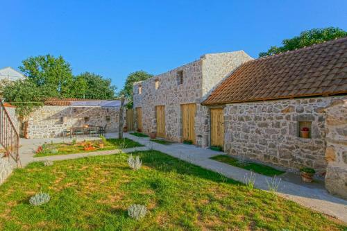 Heritage House With Heated Pool Vrime