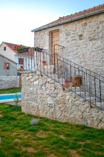 Heritage House With Heated Pool Vrime