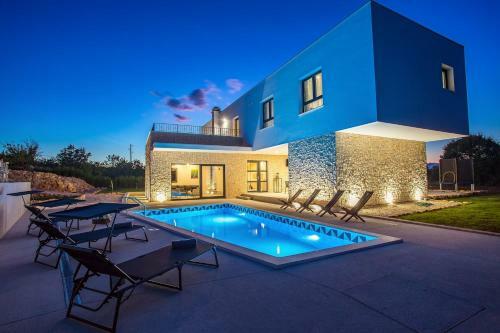 Modern Villa M30 With Private Pool, 3 En-suite Bedrooms