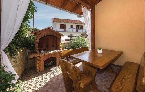 Two-bedroom Holiday Home In Brodarica