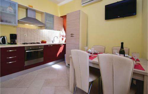 Two-bedroom Holiday Home In Brodarica
