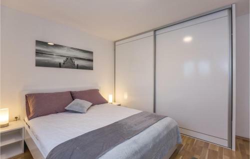Three-bedroom Holiday Home In Vinjani Donji