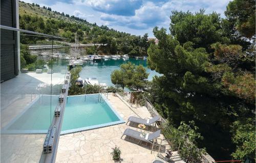 Seven-bedroom Holiday Home In Zaboric