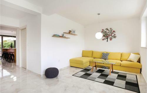Seven-bedroom Holiday Home In Zaboric