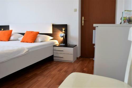Miramar Apartments