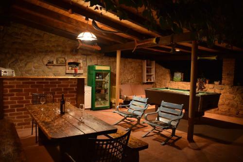Clay Apartment 2 With Pool
