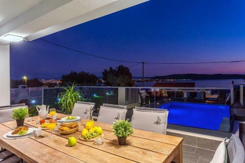 Seaview Villa Stanka With Pool And Attached Jacuzzi