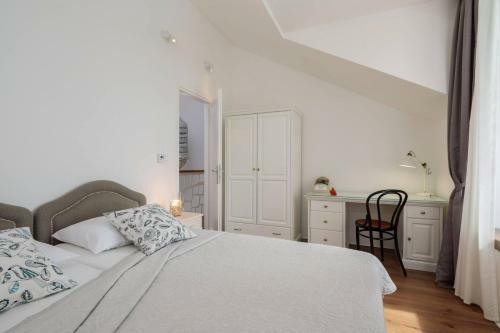 Kastel Luksic Villa Sleeps 15 Pool Air Con Wifi