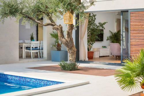 Kastel Luksic Villa Sleeps 15 Pool Air Con Wifi