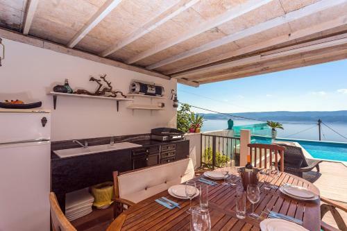 Villa Casa Del Mar In Stani?i With Sea Views