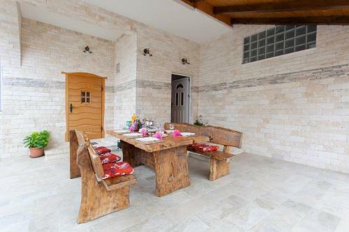 Two Bedroom Apartment With Balcony - Md1