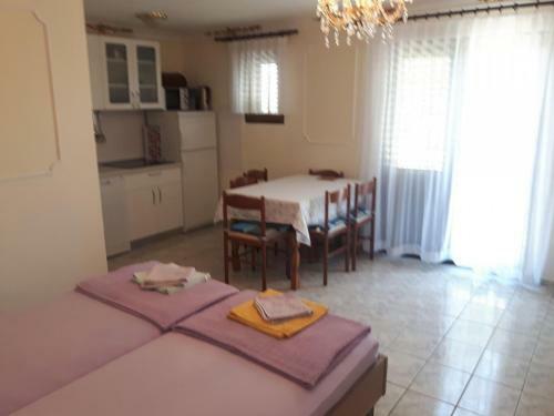 Hostal Apts And Rooms Makaj - 80m From Beach