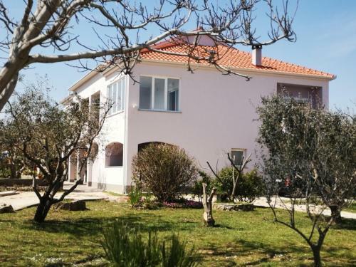 Apartment In Nin With Terrace, Air Condition, Wifi (4732-2)