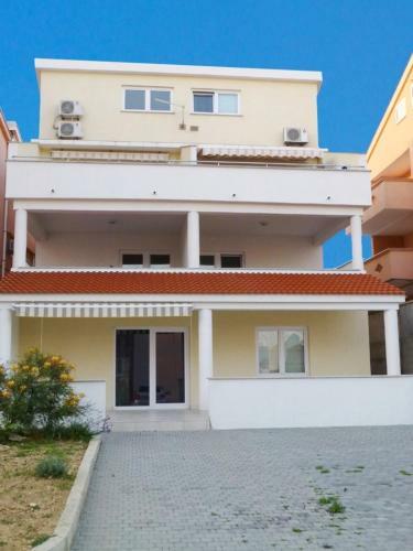 Apartamento Holiday Home 193515