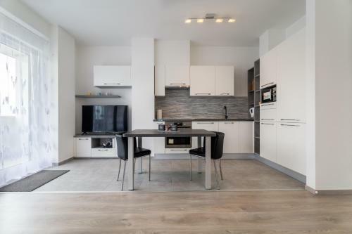 Apartamento Bpr Chic White Home With Terrace & A/c & Garage
