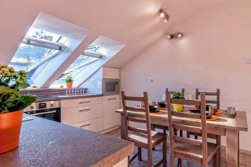 Luxury Paulay Street Apartment