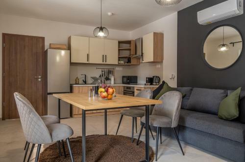 H&h Apartments Poroszl�