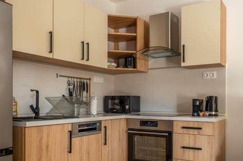 H&h Apartments Poroszl�