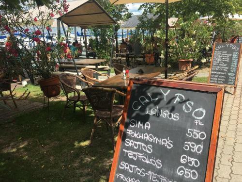 Hostal Calypso Lakeside Rooms & Lux Apartments