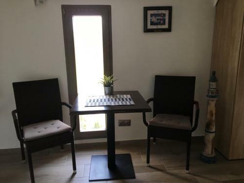 Hostal Calypso Lakeside Rooms & Lux Apartments