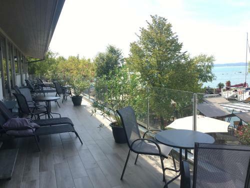 Hostal Calypso Lakeside Rooms & Lux Apartments