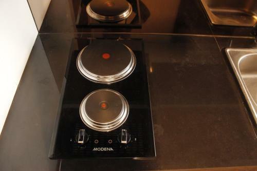 Classic 2br Apartment At Gateway Pasteur Near Exit Toll By Travelio