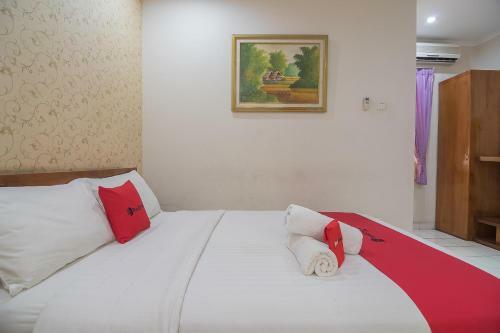 Hotel Reddoorz Near Setrasari Mall 2