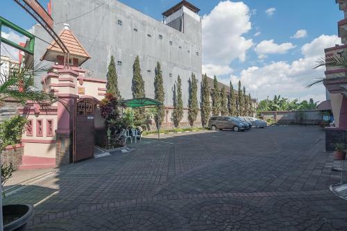 Hotel Reddoorz Near Setrasari Mall 2