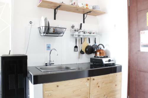 Spacious And Well Appointed 2br @ Gateway Pasteur Apartment By Travelio