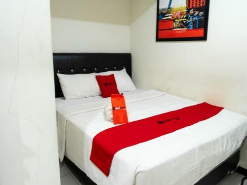 Hostal Reddoorz Near Setrasari Mall 4