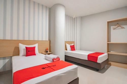 Hotel Reddoorz Plus @ Karapitan Street