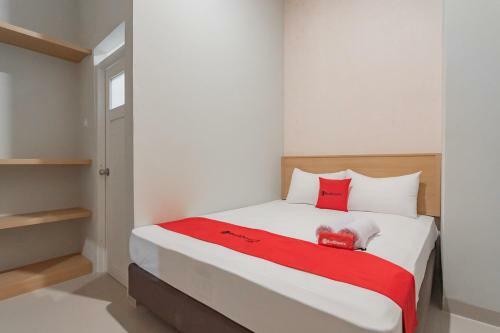 Hotel Reddoorz Plus @ Karapitan Street