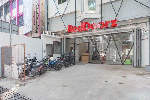 Hotel Reddoorz Plus @ Karapitan Street