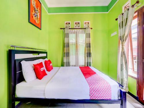 Hotel Oyo 90284 Villa Biru