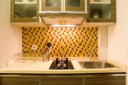 Deluxe And Modern Studio M Gold Tower Apartment By Travelio