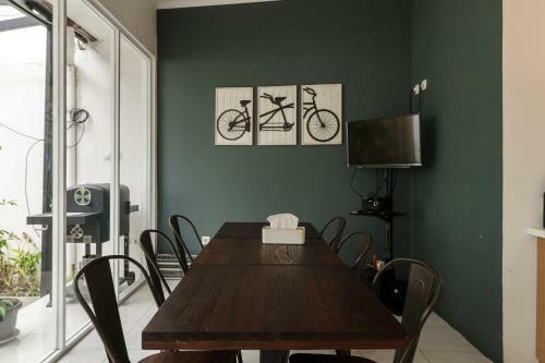 Hostal Reddoorz Plus Near Exit Toll Puncak 2