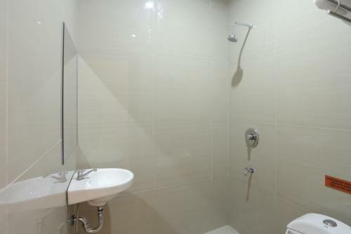 Hostal Reddoorz Plus Near Solo Paragon Mall