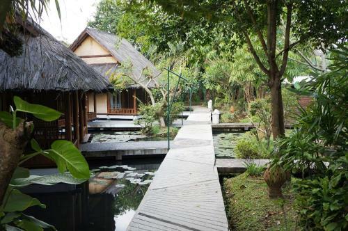 Kampung Sumber Alam Garut