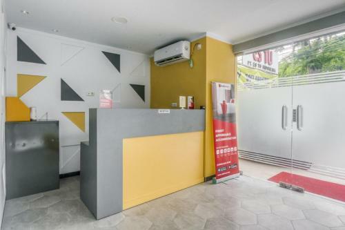 Hotel Reddoorz Plus @ Cideng Timur