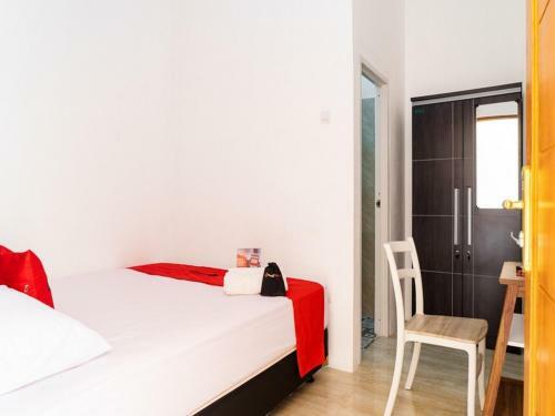 Hostal Reddoorz Near Cipinang Indah Mall